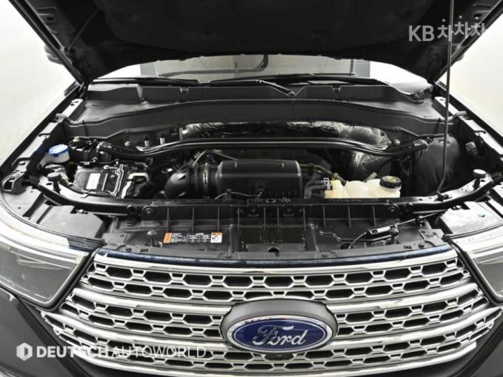Ford Explorer Gasoline Turbo 2.3 AWD Limited 7