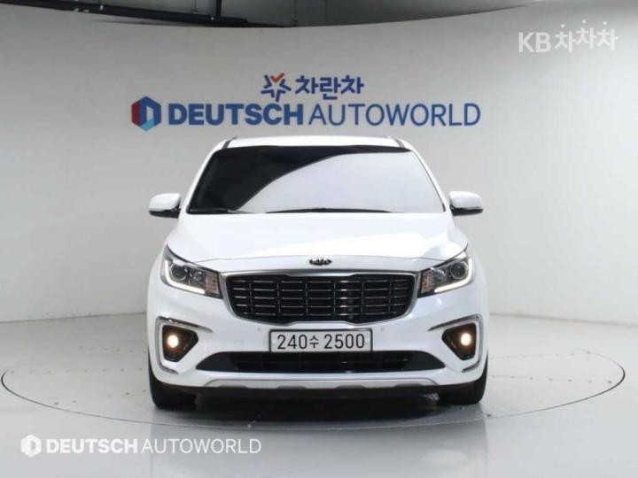 Kia Carnival 2.2 Diesel Prestige 4