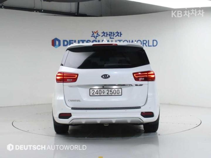 Kia Carnival 2.2 Diesel Prestige 5