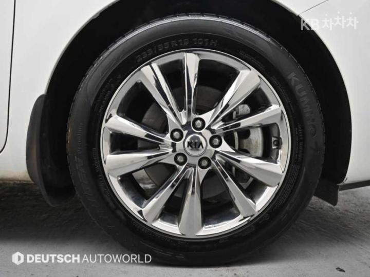 Kia Carnival 2.2 Diesel Prestige 6