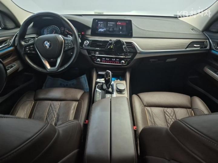 BMW 6 Series GranTurismo 640i xDrive Luxury 8