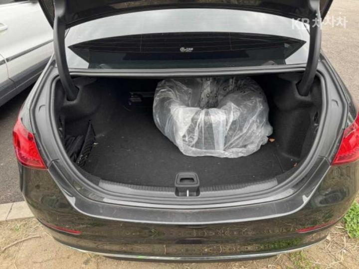 Mercedes-Benz C-Class W206 C200 4Matic Avantgarde 6