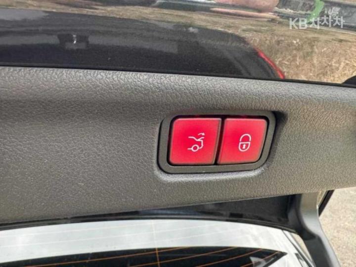 Mercedes-Benz C-Class W206 C200 4Matic Avantgarde 7