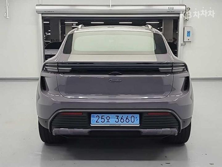 Porsche Macan — miniaturë 3
