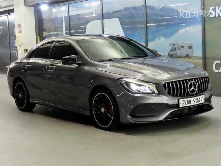 Mercedes-Benz CLA-Class CLA250 4Matic AMG Line 2