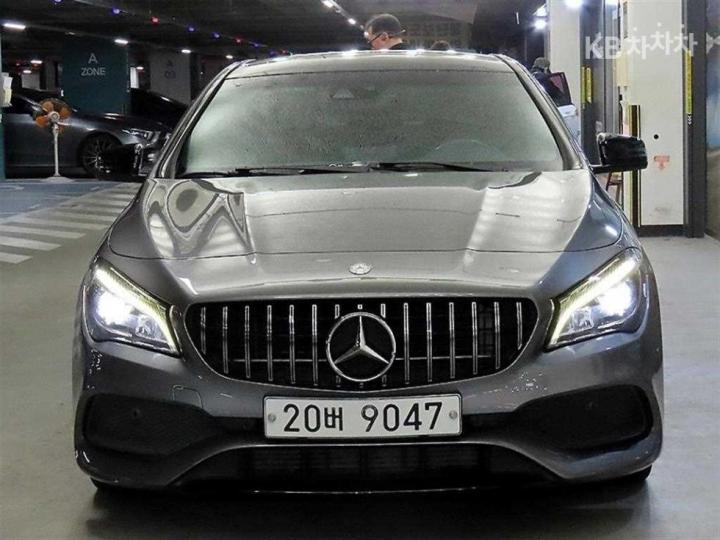 Mercedes-Benz CLA-Class CLA250 4Matic AMG Line 3