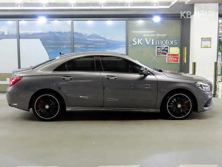 Mercedes-Benz CLA-Class CLA250 4Matic AMG Line 4