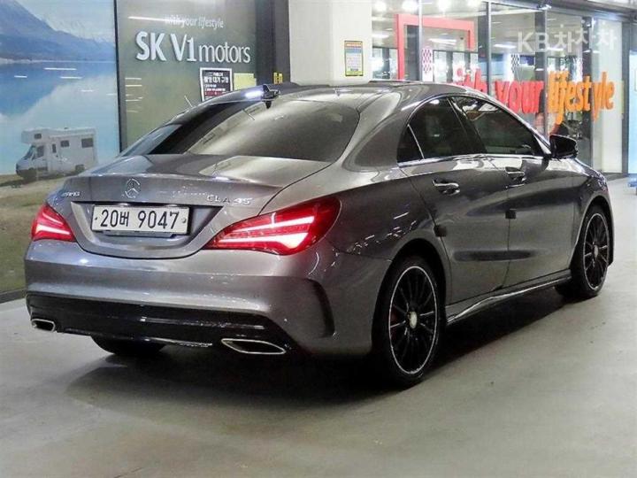 Mercedes-Benz CLA-Class CLA250 4Matic AMG Line 5