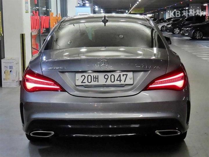 Mercedes-Benz CLA-Class CLA250 4Matic AMG Line 6