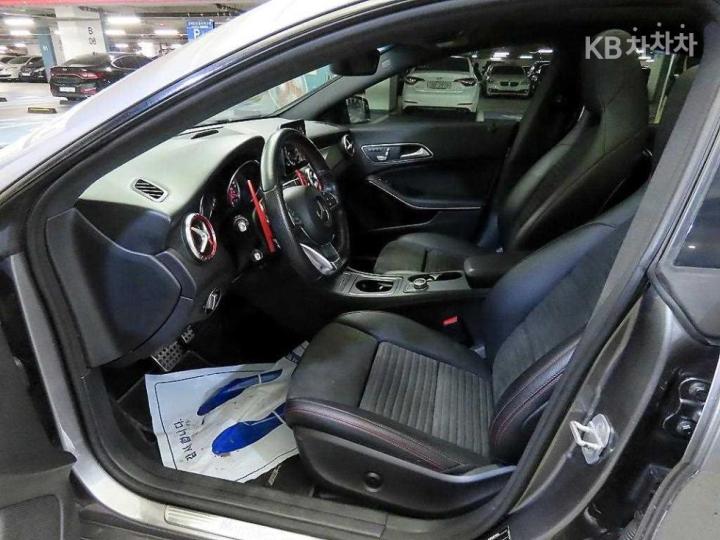 Mercedes-Benz CLA-Class CLA250 4Matic AMG Line 7