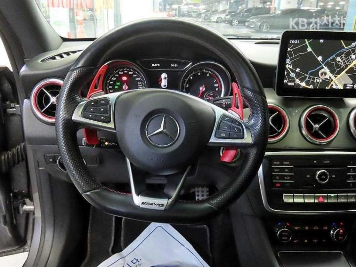 Mercedes-Benz CLA-Class CLA250 4Matic AMG Line 9