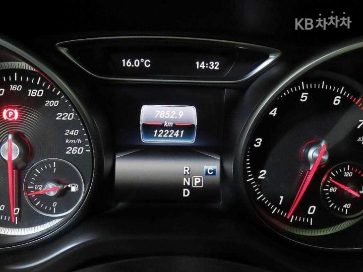 Mercedes-Benz CLA-Class CLA250 4Matic AMG Line 10