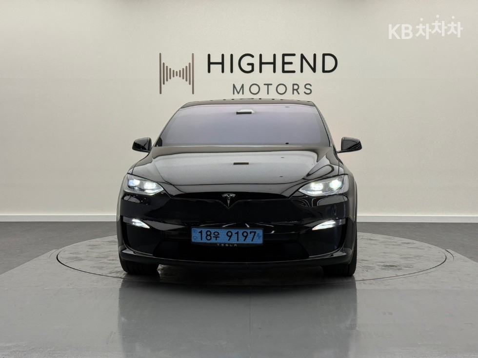 Tesla Model X Plaid - фото 1