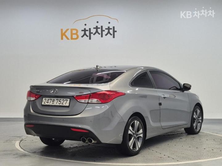 Hyundai Avante MD Coupe 2.0 GDi Premium 4