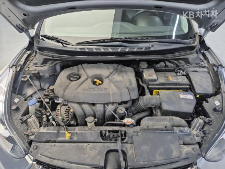 Hyundai Avante MD Coupe 2.0 GDi Premium 6