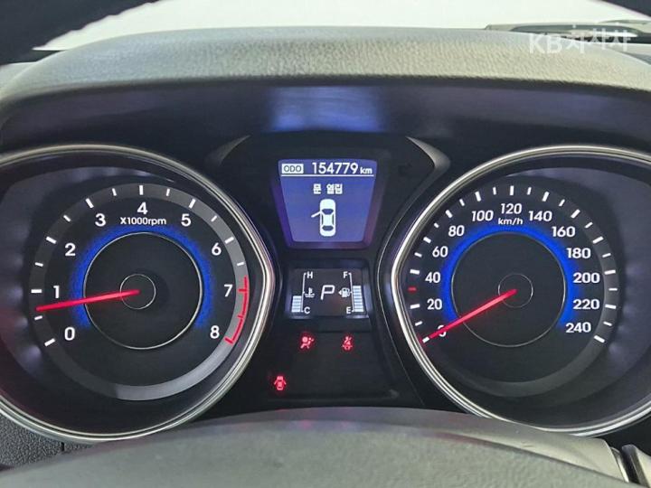 Hyundai Avante MD Coupe 2.0 GDi Premium 7