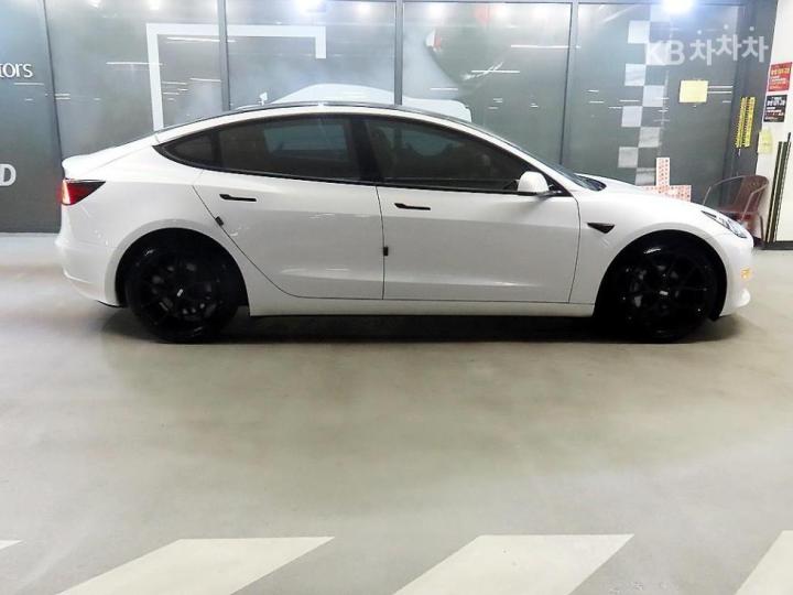 Tesla Model 3 Long Range 4