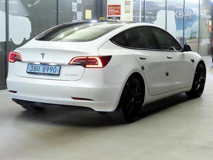 Tesla Model 3 Long Range 5