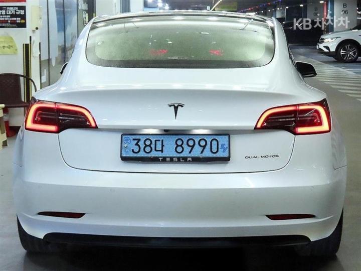 Tesla Model 3 Long Range 6