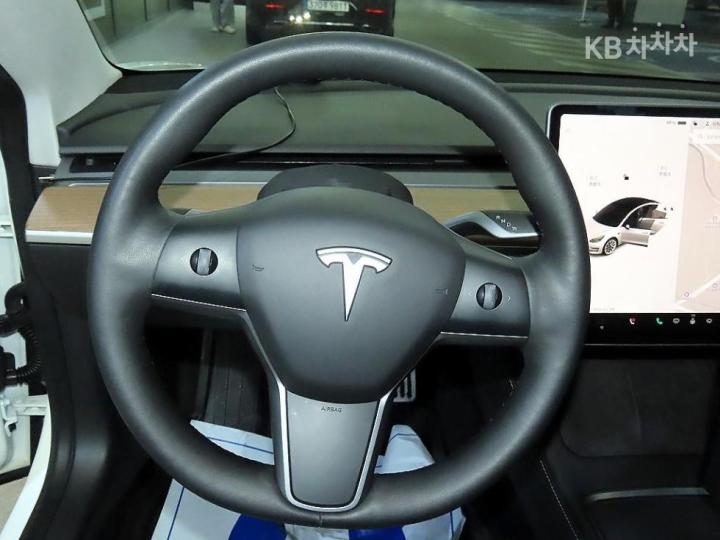 Tesla Model 3 Long Range 9