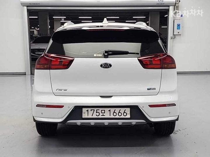 Kia Niro 1.6 Luxury 4