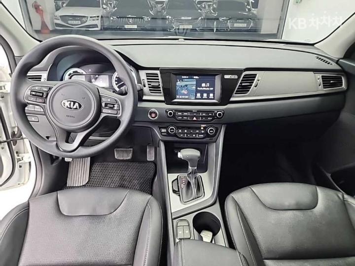 Kia Niro 1.6 Luxury 8