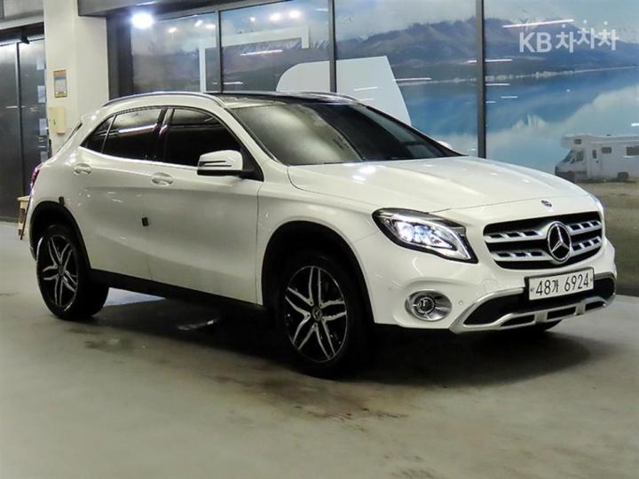 Mercedes-Benz GLA-Class X156 GLA220 Premium 2