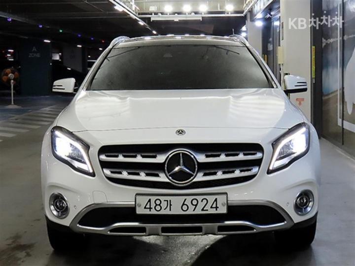 Mercedes-Benz GLA-Class X156 GLA220 Premium 3