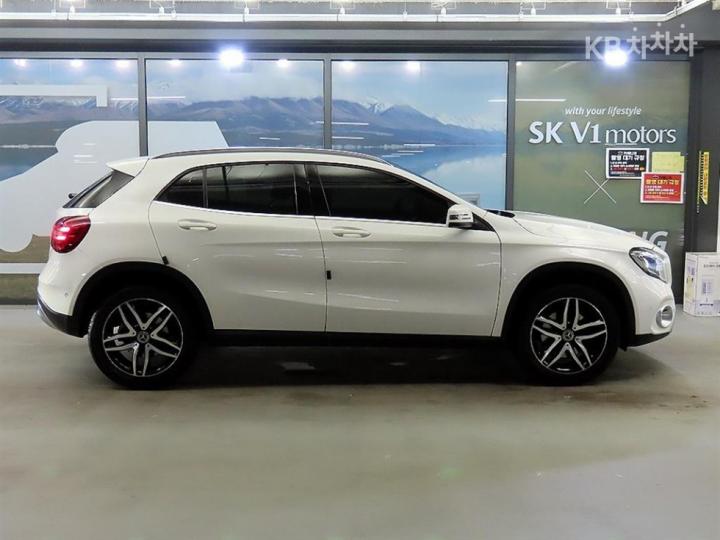 Mercedes-Benz GLA-Class X156 GLA220 Premium 4