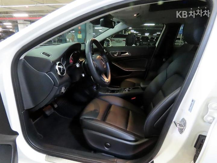 Mercedes-Benz GLA-Class X156 GLA220 Premium 7