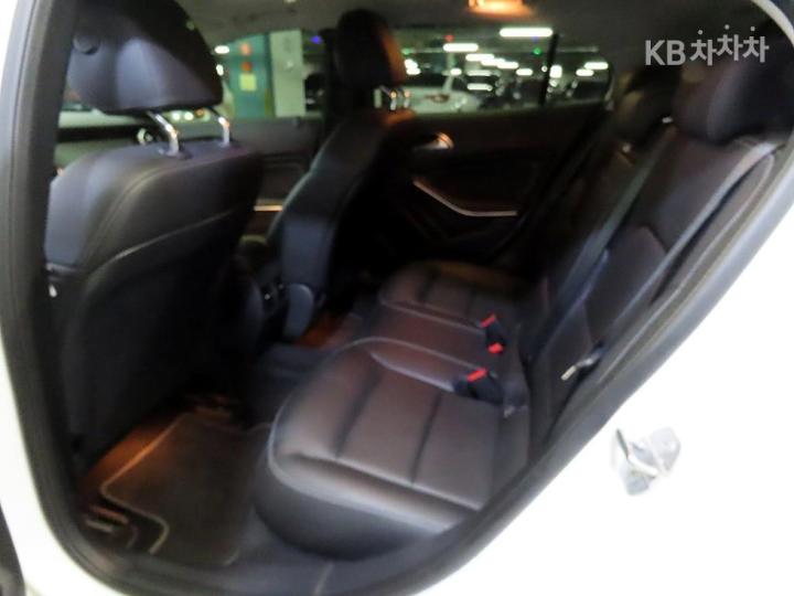 Mercedes-Benz GLA-Class X156 GLA220 Premium 8