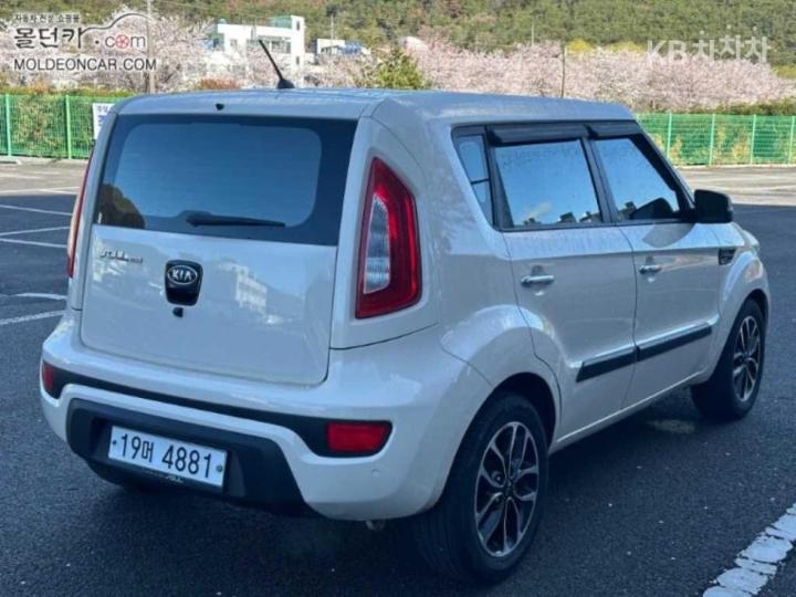 Kia Soul 1.6 GDI Premium Eco Plus 9