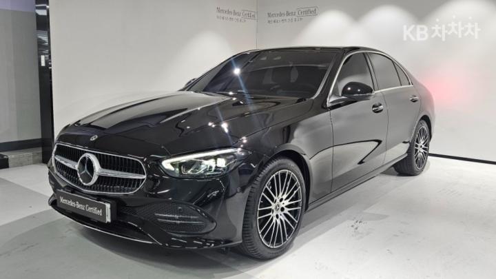 Mercedes-Benz C-Class W206 C200 Avantgarde 3