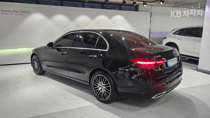 Mercedes-Benz C-Class W206 C200 Avantgarde 5