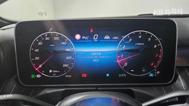 Mercedes-Benz C-Class W206 C200 Avantgarde 6