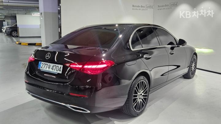 Mercedes-Benz C-Class W206 C200 Avantgarde 9