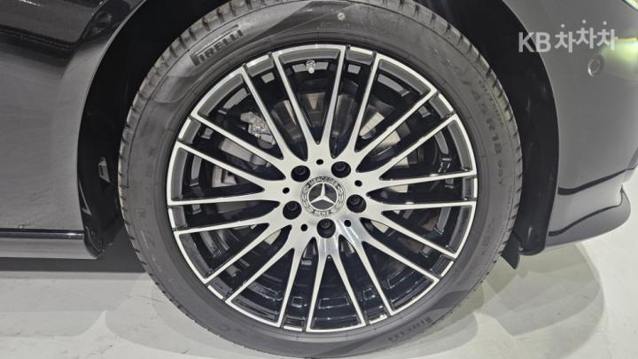 Mercedes-Benz C-Class W206 C200 Avantgarde 10