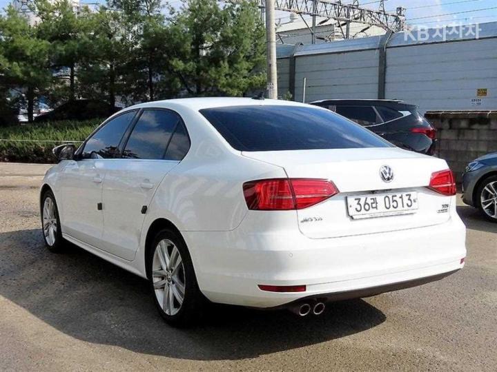 Volkswagen Jetta New 2.0 TDI BlueMotion Premium 4