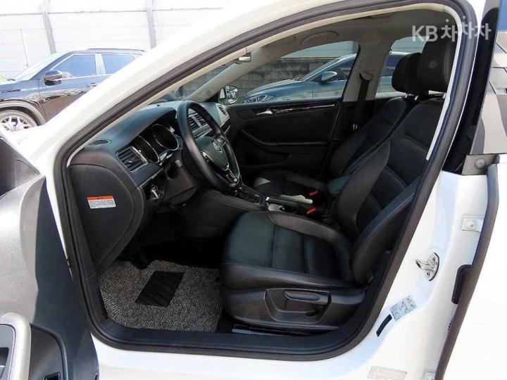 Volkswagen Jetta New 2.0 TDI BlueMotion Premium 6