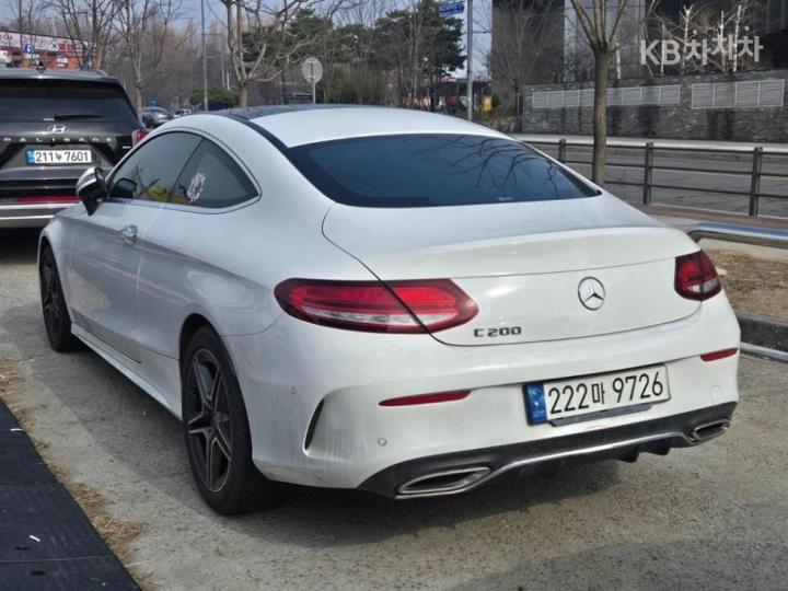 Mercedes-Benz C-Class C200 Coupe 4