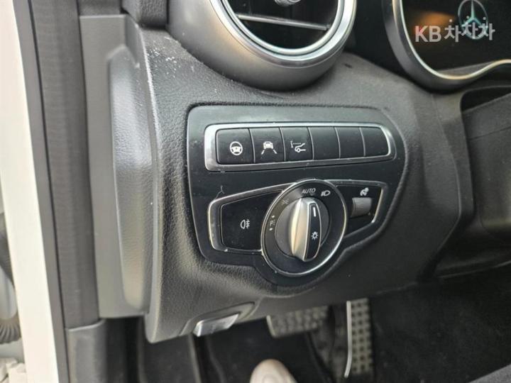 Mercedes-Benz C-Class C200 Coupe 7