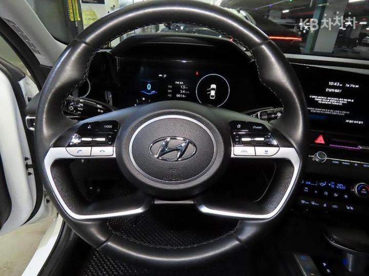 Hyundai Avante CN7 1.6 Gasoline Modern 9