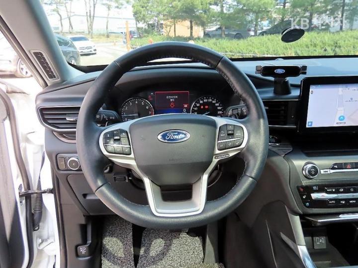 Ford Explorer Gasoline Turbo 2.3 AWD Limited 9