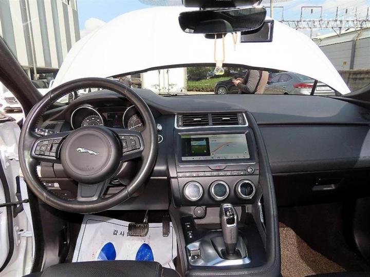 Jaguar E-PACE P250 S 8