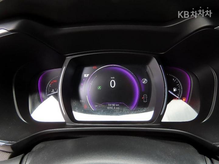 Renault QM6 2.0 2WD RE Signature 10