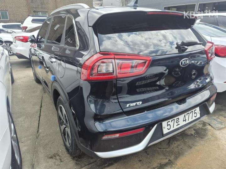 Kia Niro 1.6 Prestige 4