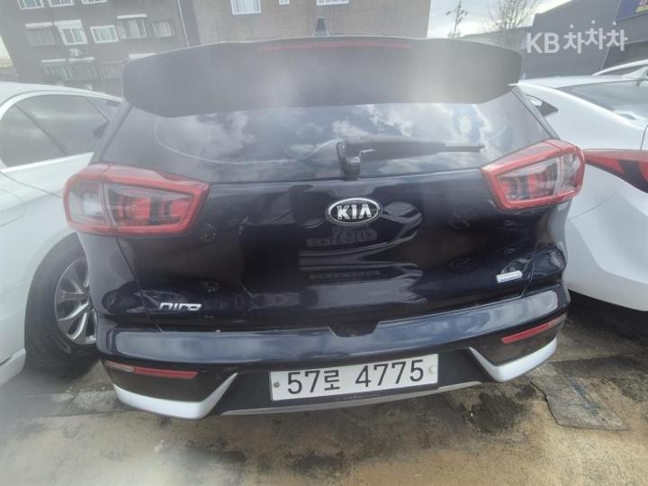 Kia Niro 1.6 Prestige 5