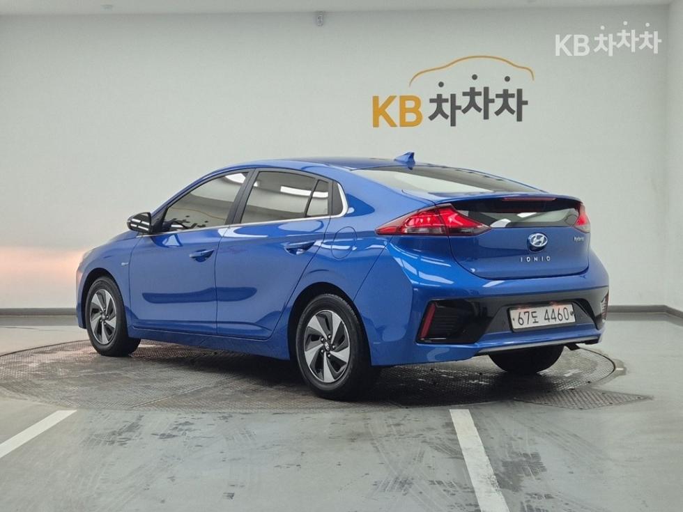 2017 - hyundai ioniq