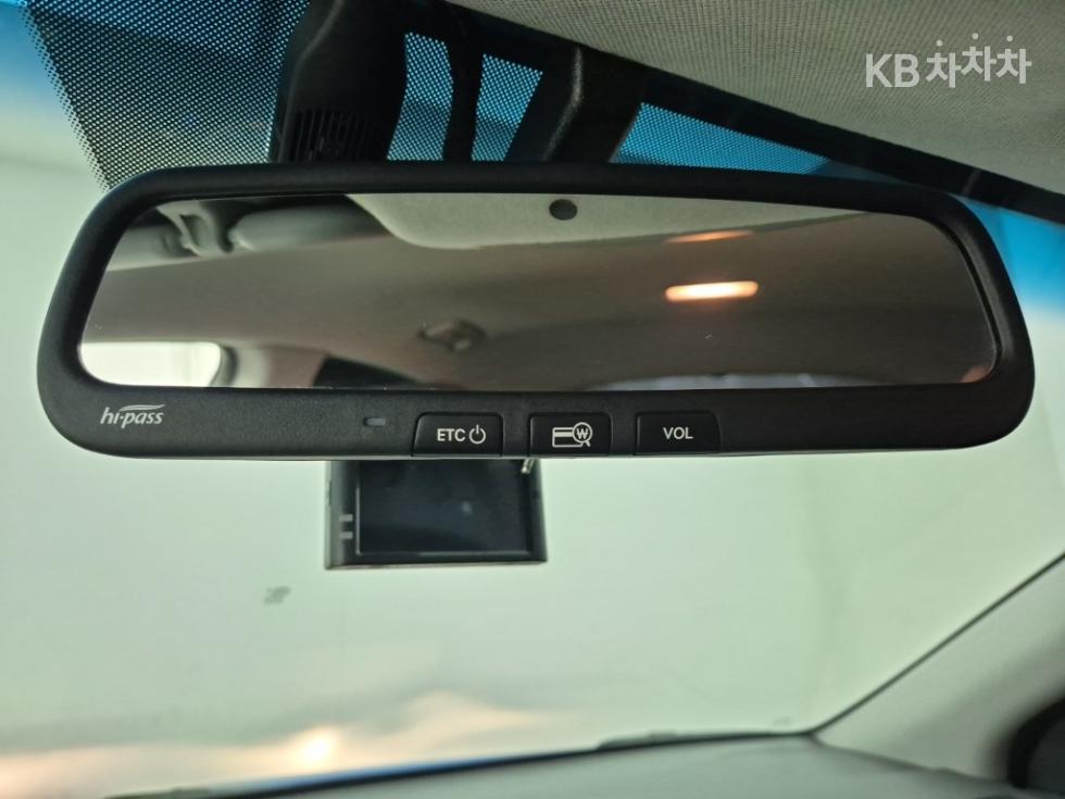 2017 - hyundai ioniq
