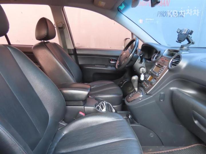 Kia Carens New 2.0 LPI GLX Top Model 7